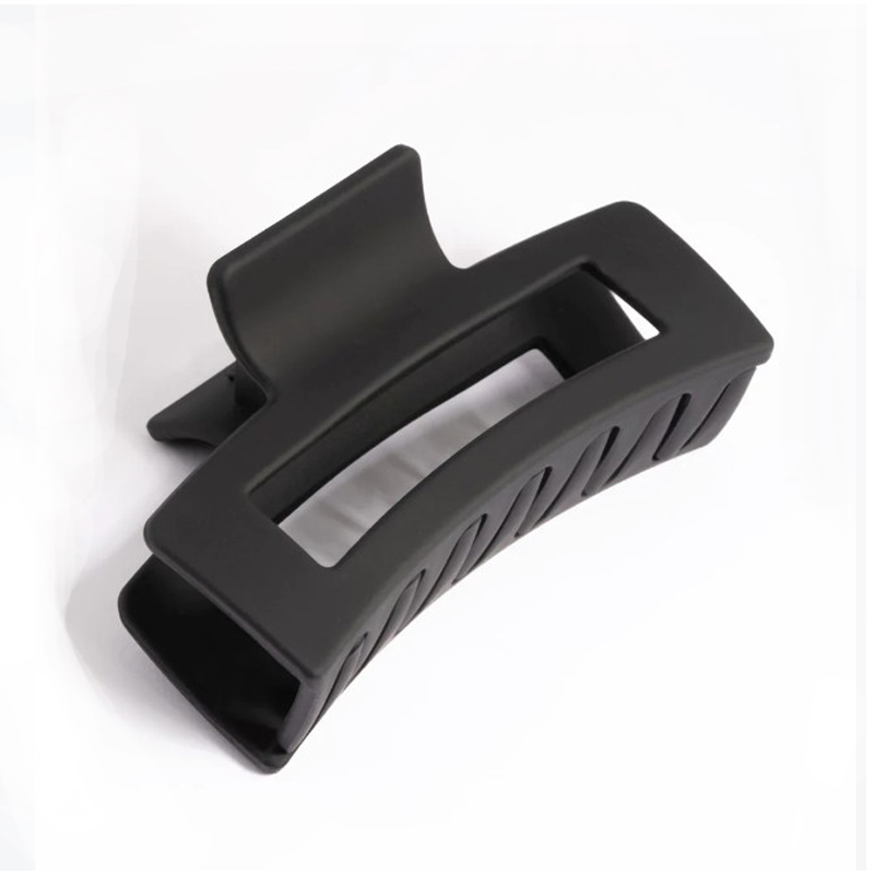 O que torna as garras de cabelo um acessório indispensável para penteados modernos?